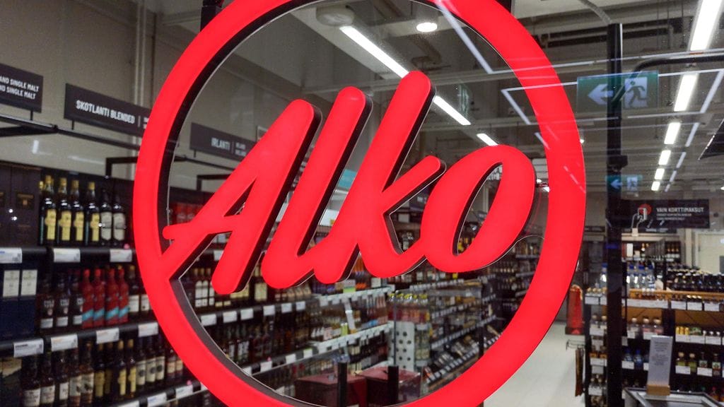 Alkon heinäkuun litramyynti laski 7,6 prosenttia verrattuna viime vuoden heinäkuuhun, yhtiö kertoo.