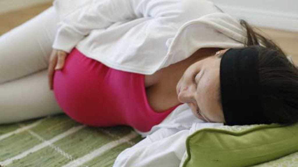 Raskaus tuli nuorelle äidille yllätyksenä.