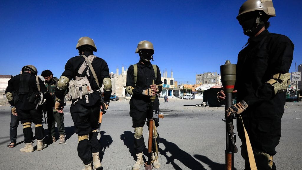 Kukaan ei ole ilmoittanut tehneensä iskua, mutta aiemmin vastaavien iskujen taustalla ovat olleet huthikapinalliset.