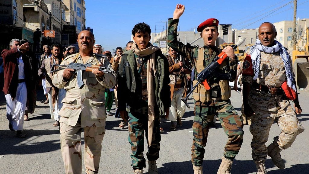 Huthikapinalliset tulittivat jälleen rahtialuksia