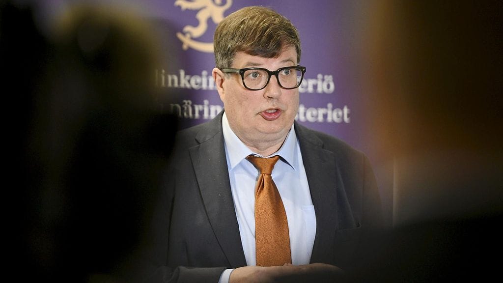 Työministeri Arto Satonen Suomen työmarkkinamallin kehittämistä käsittelevässä tilaisuudessa tiistaina.