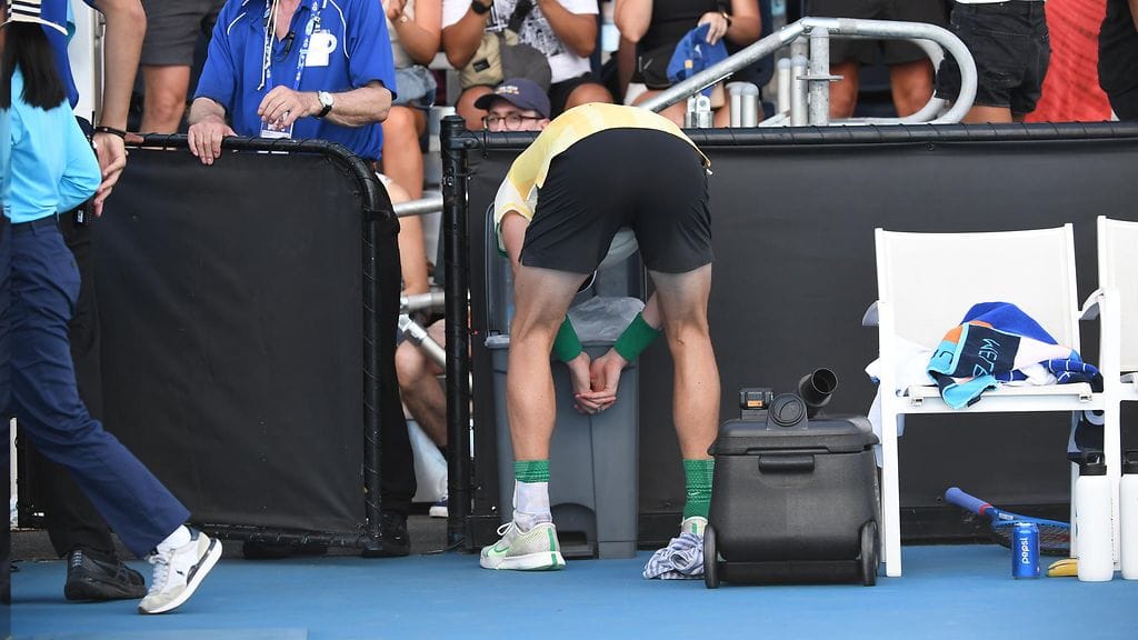 Tennislupaus Jack Draper, 22, voi pahoin Australian avoimissa.