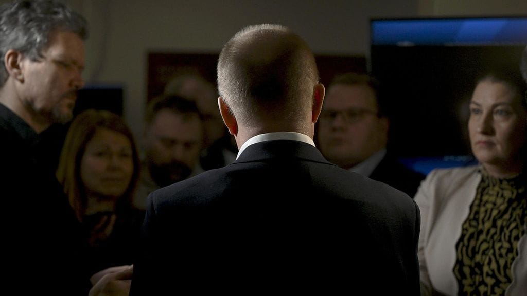 SAK:n puheenjohtaja Jarkko Eloranta haastateltavana työministeri Arto Satosen Suomen työmarkkinamallin kehittämistä käsittelevän tilaisuuden jälkeen.