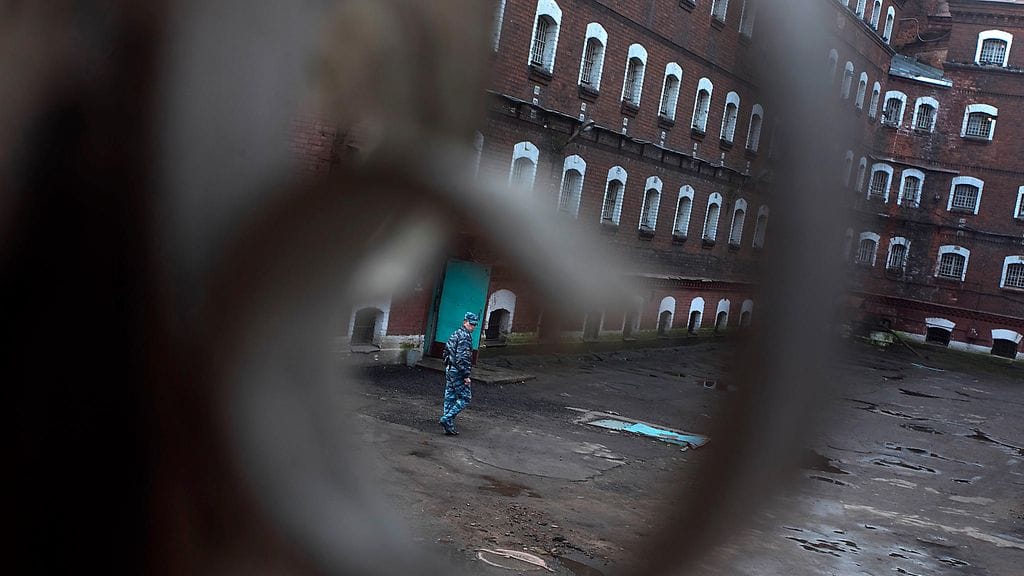 Kuvassa pietarilainen tutkintavankila.