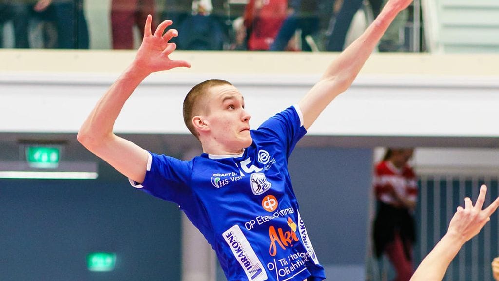 Keskipelaaja Petteri Tyynismaa oli 17 pisteellä Akaa-Volleyn tehokkain pelaaja. Arkistokuva.