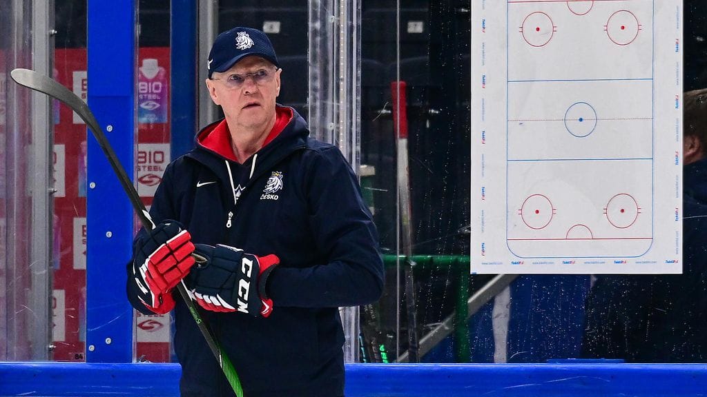 Kari Jalonen on meritoitunut seura- ja maajoukkuepäävalmentajana. Kuva keväältä 2023, kun Jalonen valmensi Tshekin maajoukkuetta.