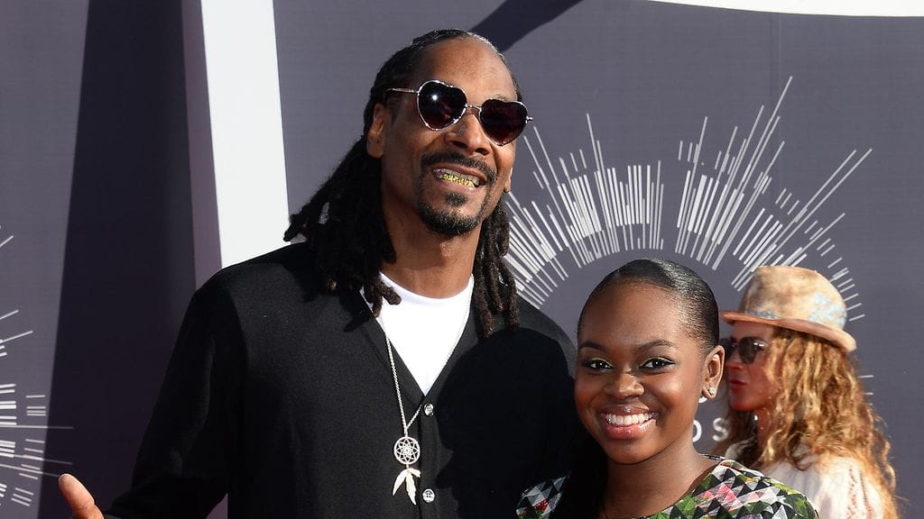 Snoop Dogg tyttärensä Cori Broaduksen kanssa vuonna 2014.
