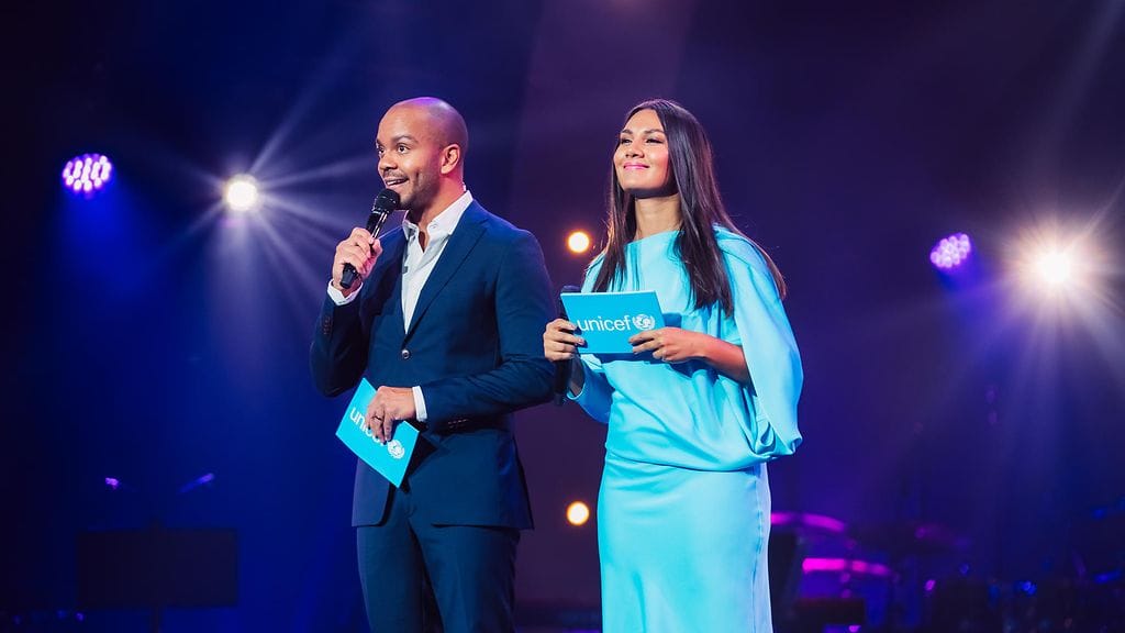 love_s01_e08_001_susani_mahadura_ernest_lawson