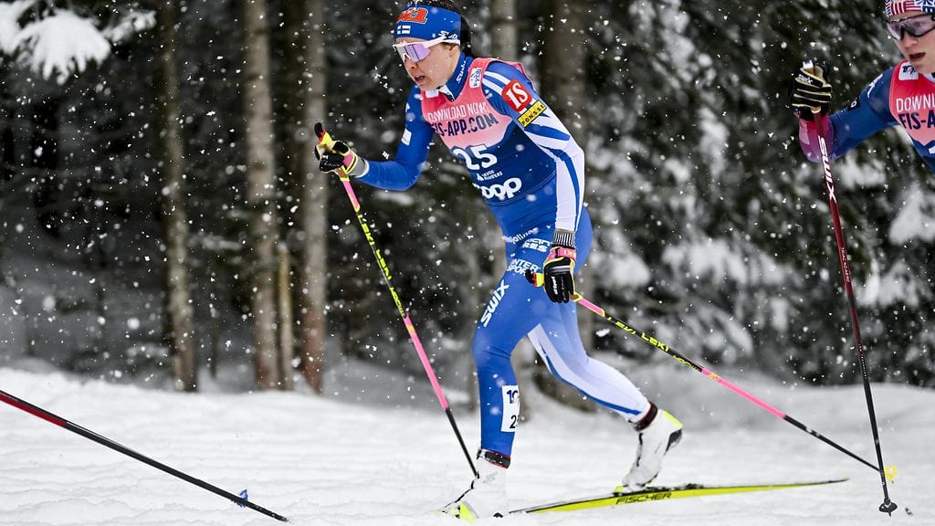 Kerttu Niskanen hiihti koko matkan kärkiporukassa Oberhofin 20 kilometrin kilpailussa.