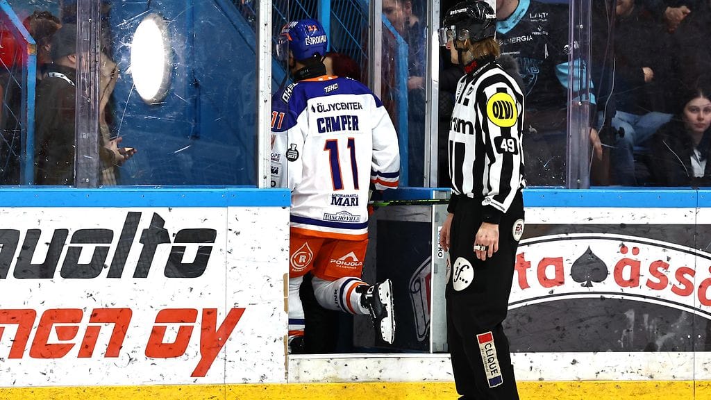 Tappara-tähti lensi suihkuun – Pelicans-taituri verisenä vaihtopenkille