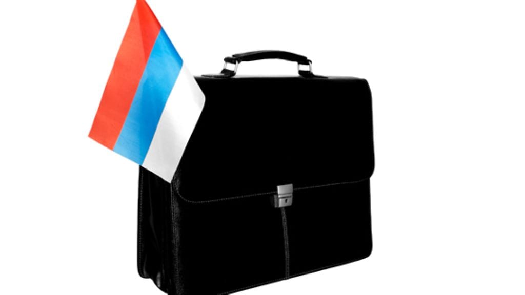 Kangaslaukku ei ole kätevä.