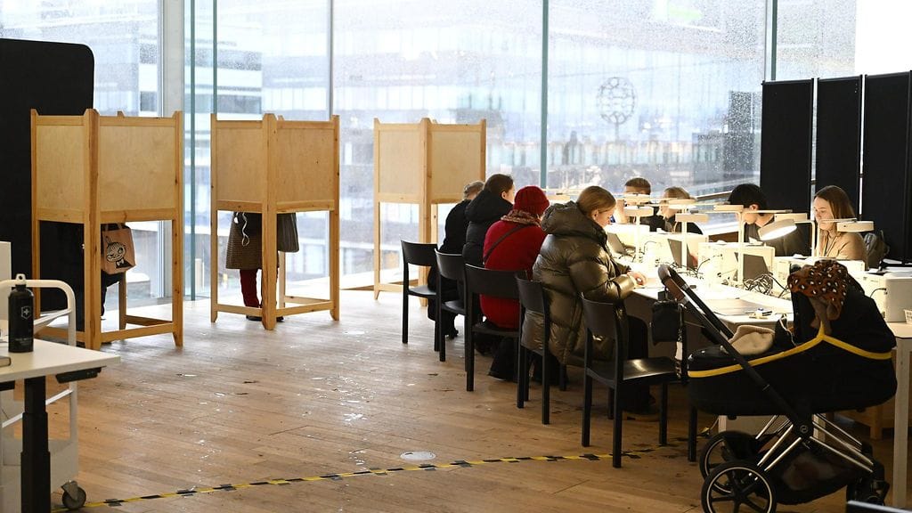 Presidentinvaalien ennakkoäänestystä Helsingissä keskustakirjasto Oodissa 22. tammikuuta 2024.
