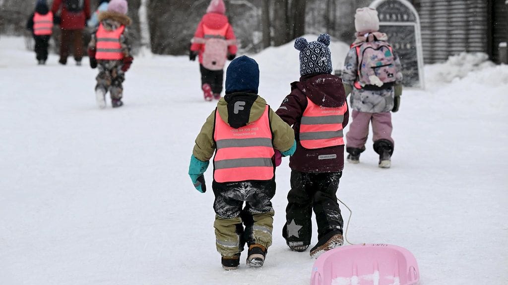 Suurimpien kaupunkien varhaiskasvatuksessa lakkoillaan ensi viikolla. Kuvituskuva.