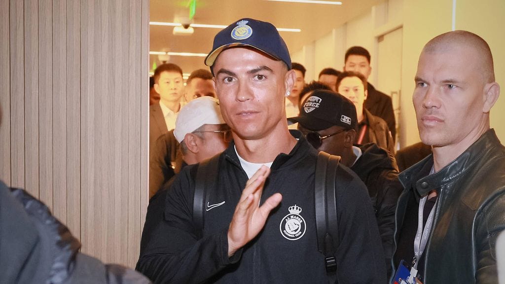Cristiano Ronaldo saapui Kiinaan, mutta ei pystykään pelaamaan.