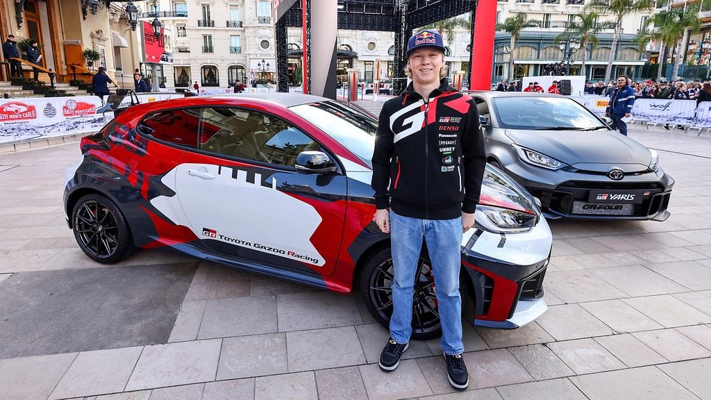 Nyt on näyttävää! Kalle Rovanperä ja Sebastien Ogier esittelivät nimiään kantavat Toyota-erikoismallit Monacossa