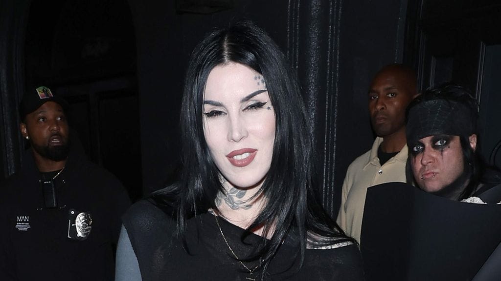 Julkkistatuoija Kat Von D Los Angelesissa oikeudenkäynnin aikaan tammikuussa 2024.