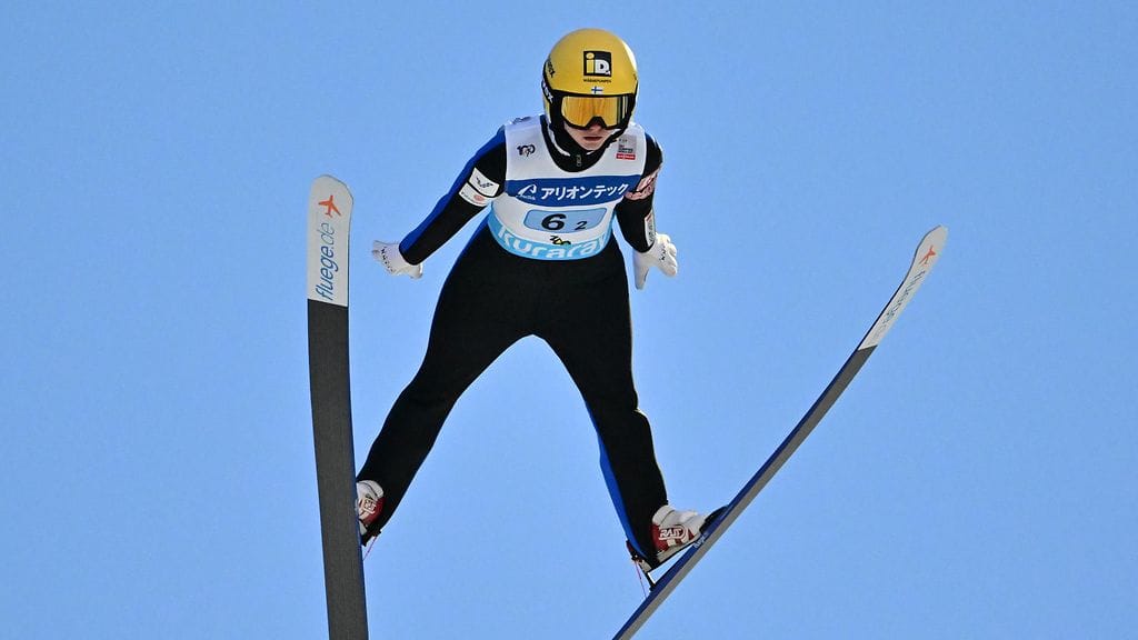 Jenny Rautionaholla hyppy kulkee.