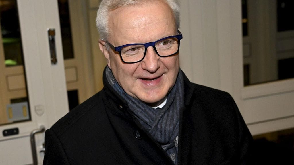 Keskustaa lähellä olevan kansanliikkeen presidenttiehdokas Olli Rehn saapui Ylen Suureen vaalikeskusteluuun Helsingissä 25. tammikuuta 2024. Kuvituskuva.