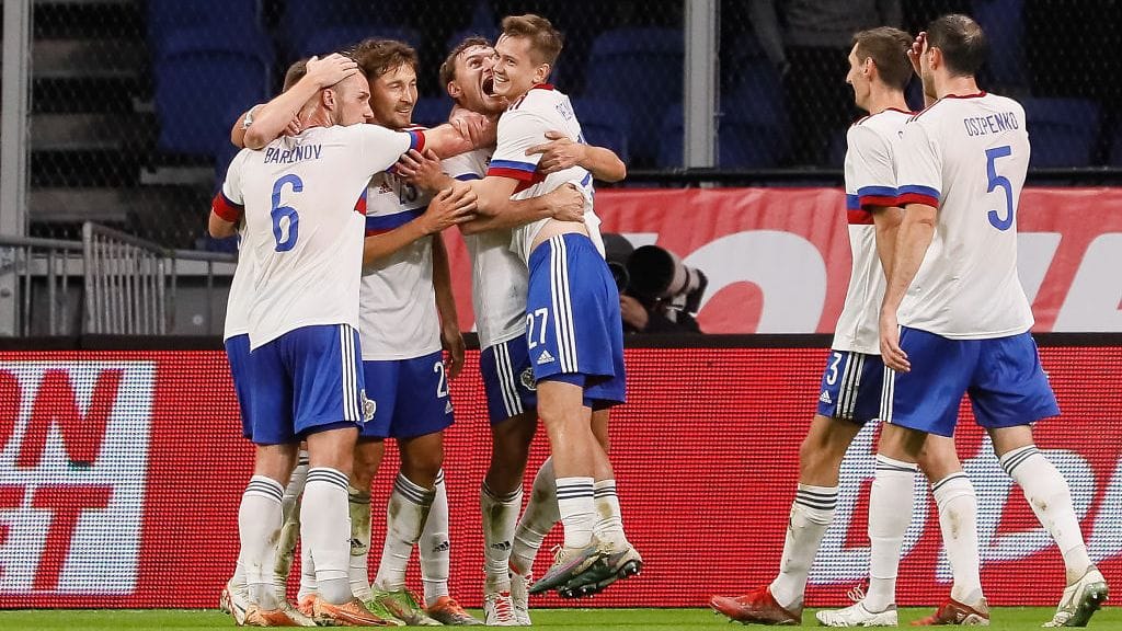 Venäjän jalkapallomaajoukkueen pelaajat tuulettivat osumaa Kamerunia vastaan lokakuussa 2023 pelatussa ystävyysottelussa.