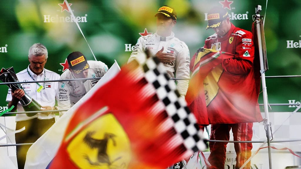 Lewis Hamilton on saanut vuosien saatossa osakseen Ferrari-fanien kovaa kohtelua, mutta uudessa asetelmassa hänet otetaan sydämellisesti vastaan Italiassa.