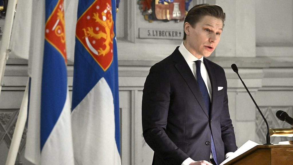 Puolustusministeri Antti Häkkänen puhui maanpuolustuskurssin avajaisissa Helsingissä Ritarihuoneella 22. tammikuuta 2024. Kuvituskuva.