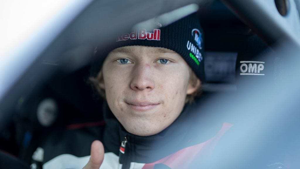 Kalle Rovanperä johtaa Tunturirallia.