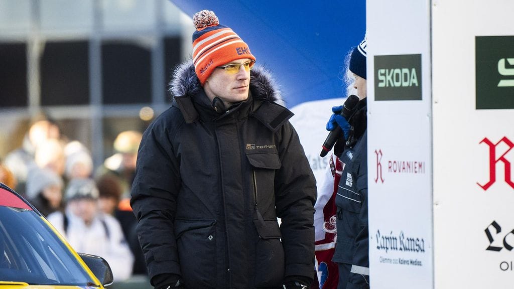 Jari-Matti Latvala kertoo Kalle Rovanperän keskeytyksen syyn Tunturirallissa – "Sitten oli pakko pysähtyä"