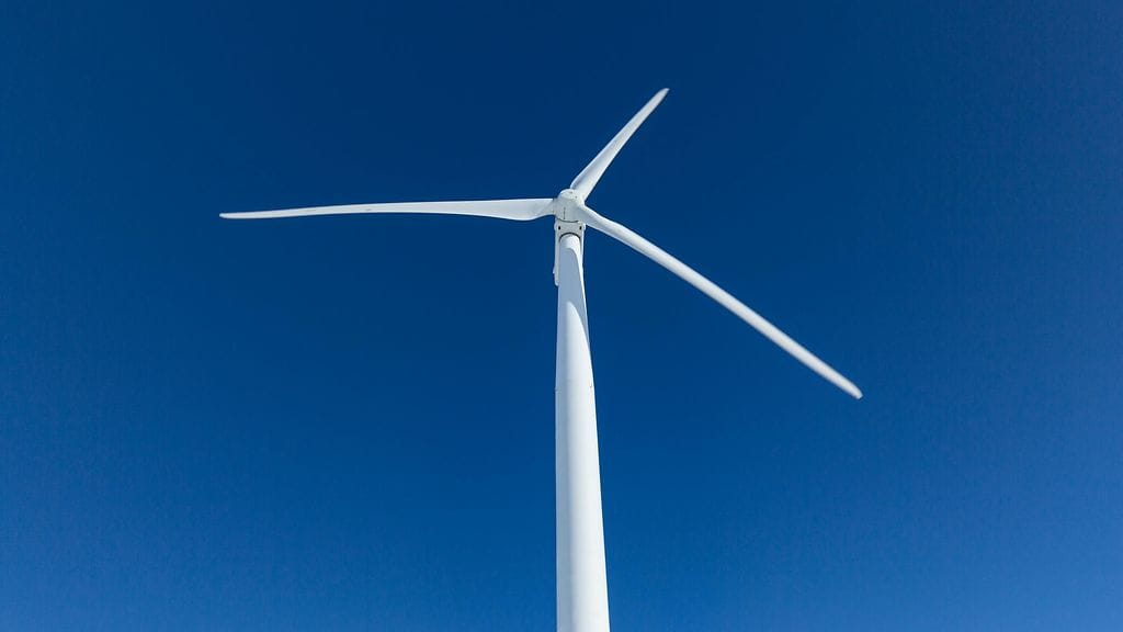 Tuulivoiman osuus Suomen sähköntuotannosta oli viime vuonna 18 prosenttia. Tuulivoimalla tuotetun sähkön määrä kasvoi 22 prosenttia vuodesta 2022.