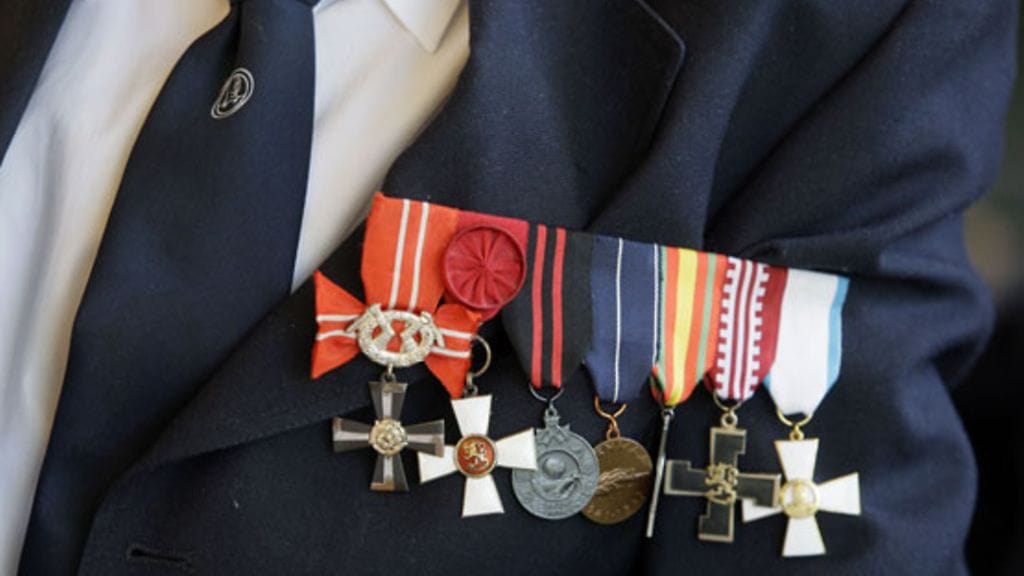 Suomen Sotaveteraaniliitto avustaa itse veteraanien lisäksi heidän puolisoitaan ja leskiään.