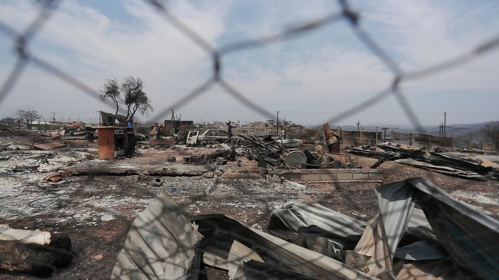 Sammutustyöt ovat olleet erittäin vaikeita. Alueen lämpötila on pysytellyt noin 40 asteessa, ja maasto on erittäin kuivaa.