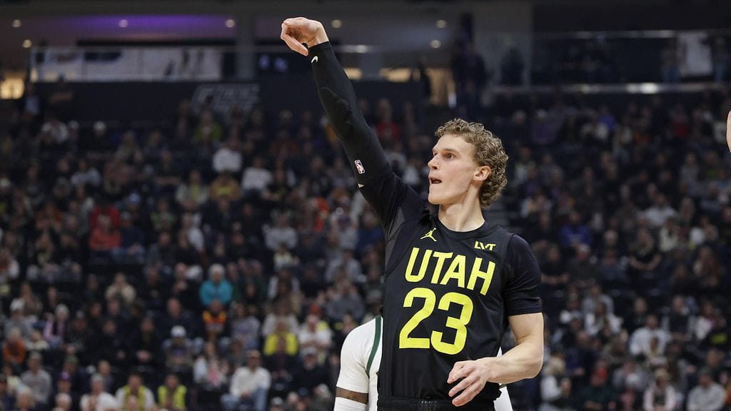 Lauri Markkanen kilvoittelee kolmen pisteen heitoissa NBA:n tähdistötapahtumassa.