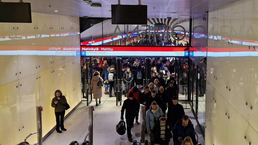 Ruuhkaa Matinkylän asemalla keskiviikkoaamuna.