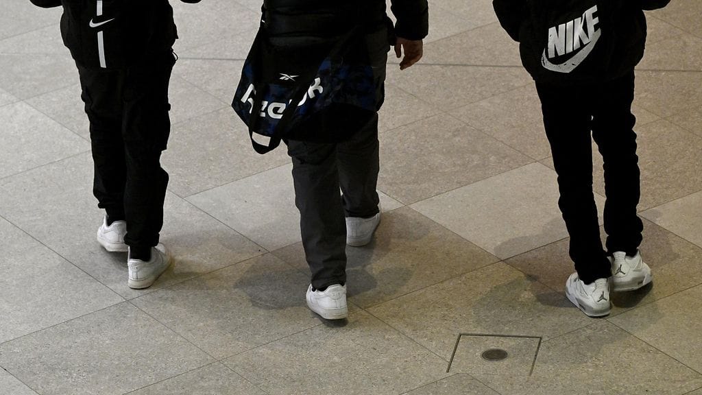 Helsingin Pukinmäenkaaren peruskoulussa opiskelevat 4.–9.-luokkalaisten vanhemmat pelkäävät koulua ja sen lähiympäristöä terrorisoivaa noin kymmenen pojan porukkaa. Kuvituskuva.