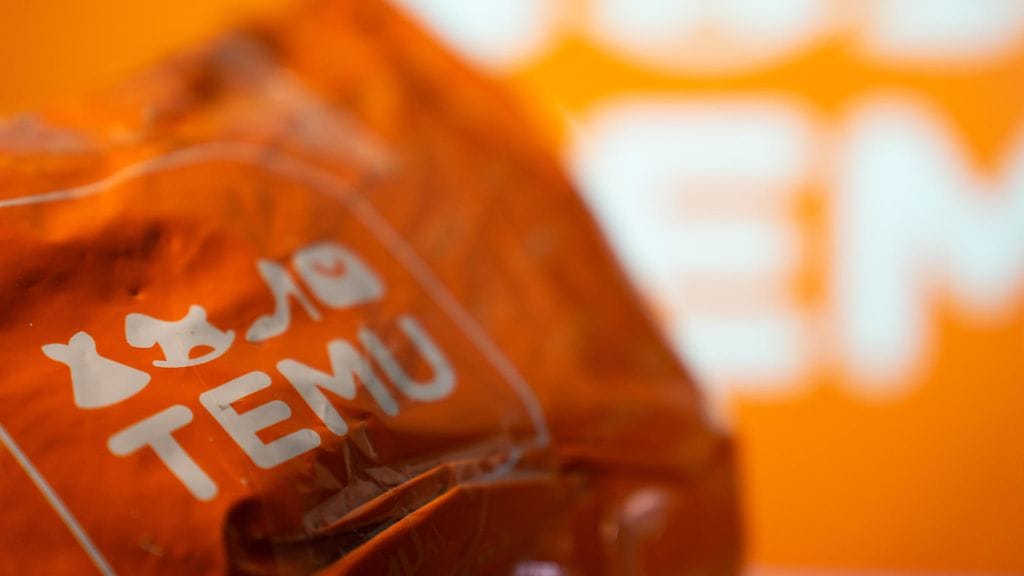 Temun käyttäjiä pyritään houkuttelemaan Temun verkkokauppaa muistuttaville sivustoille.