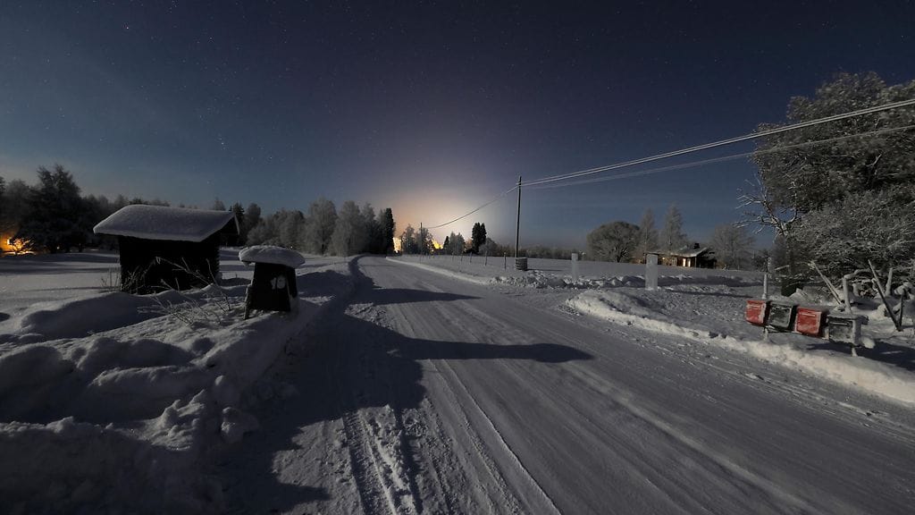 Yhä useammalla suomalaisella on pörssisähkön tuntihintaan sidottu sopimus.
