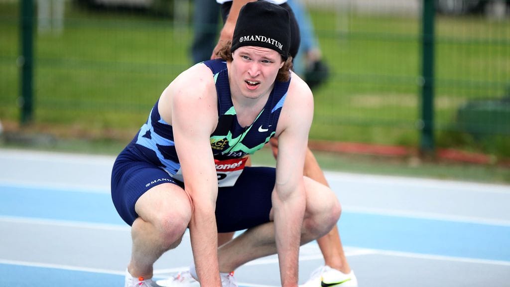 Samuel Purola tunnetaan siitä, että hän juoksee pipo päässä kesät talvet.