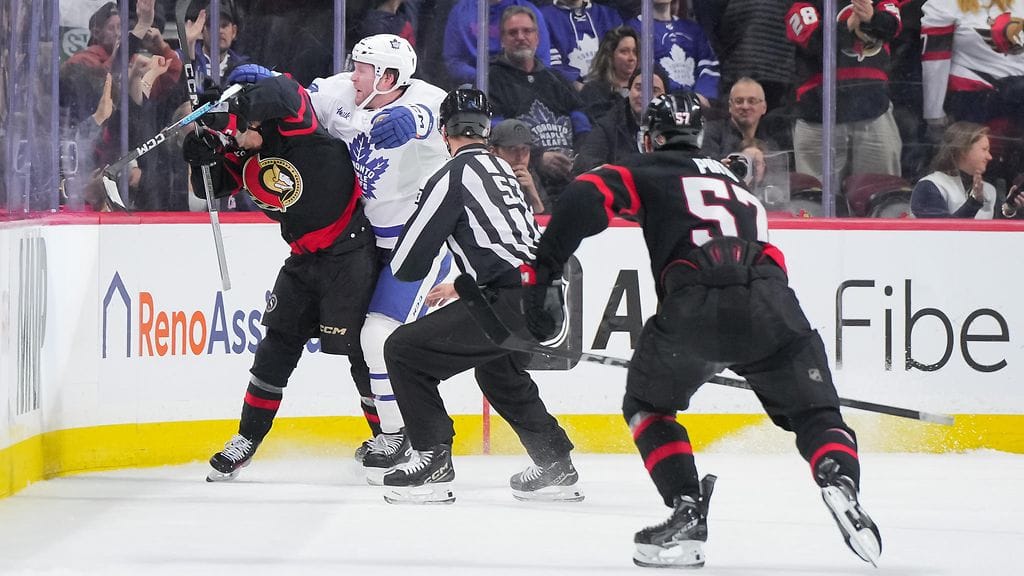 Morgan Rielly tälläsi Ridly Greigiä maalin jälkeen poikittaisella kasvoihin.