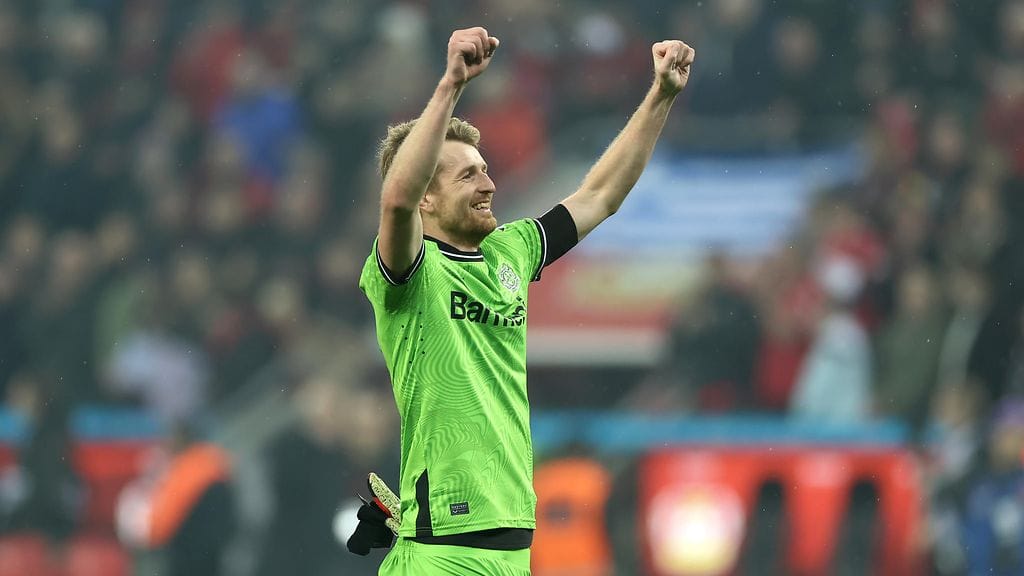 Lukas Hradeckyn Leverkusen johtaa Bundesliigaa viiden pisteen erolla. Seura jahtaa historiansa ensimmäistä mestaruutta.