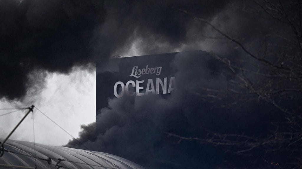 LK 12.2.2024 Ruotsissa on syttynyt suuri tulipalo rakenteilla olevassa vesipuistossa Göteborgissa.