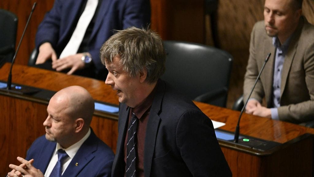 Kuvituskuva. Perussuomalaisten Teemu Keskisarja eduskunnan täysistunnossa Helsingissä 13. helmikuuta 2024.