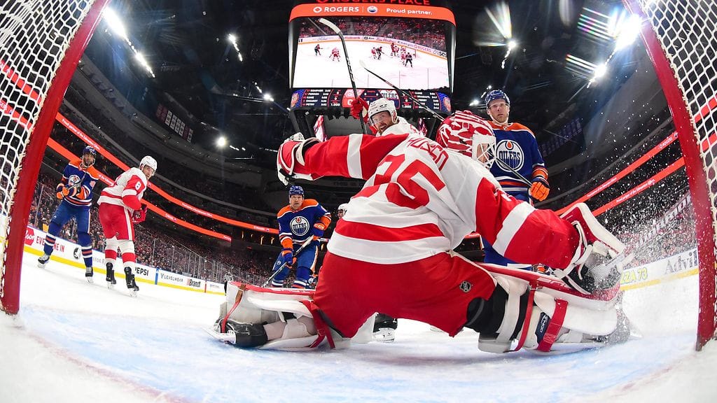 Ville Husso loukkaantui heti paluuottelussaan.