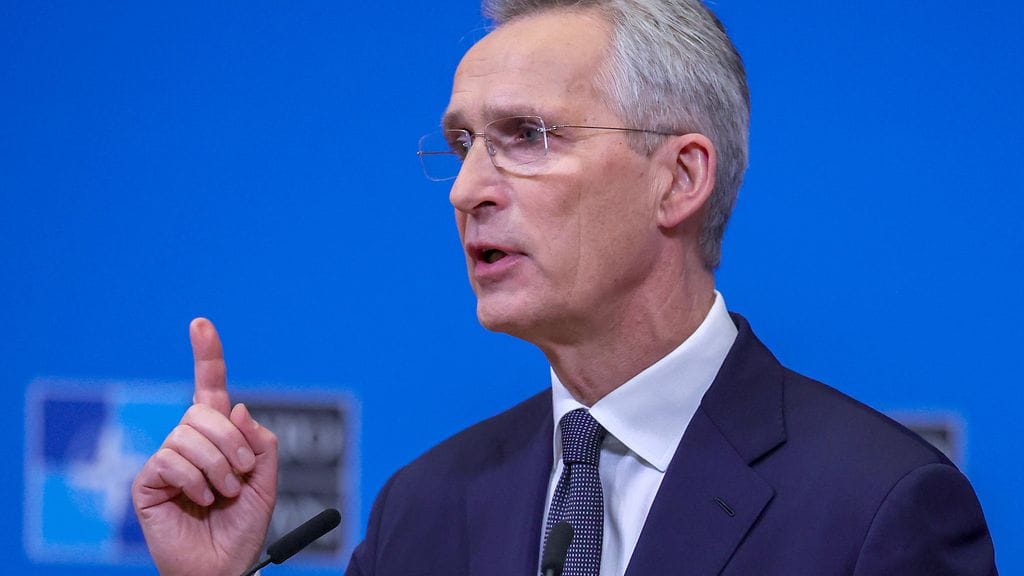 Puolustusliitto Naton pääsihteerin Jens Stoltenberg mukaan Yhdysvaltain on aika hyväksyä kiireellisesti maan lupaama apu Ukrainalle.