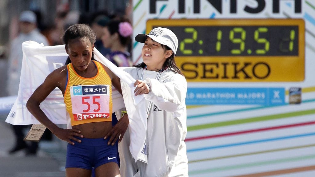 Sarah Chepchirchir (kuvassa vasemmalla).