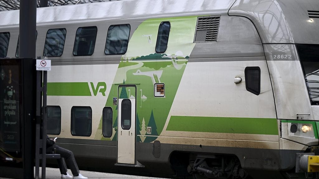 Kuvituskuva junasta Helsingin päärautatieasemalla.