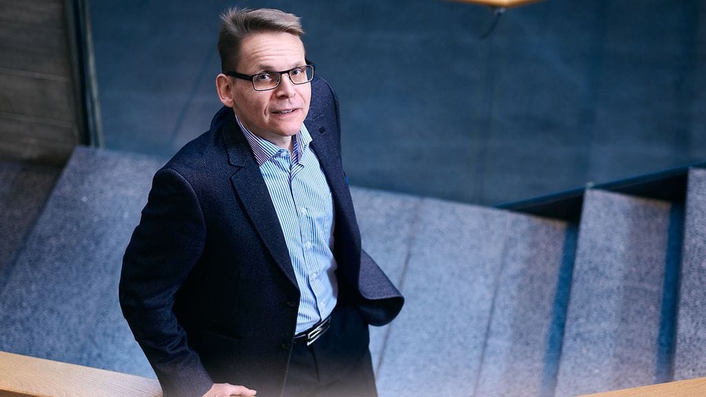 Mikko Komulaisen työvelvoite päättyi välittömästi, mutta hän saa erokorvauksena yhteensä 120 000 euroa.