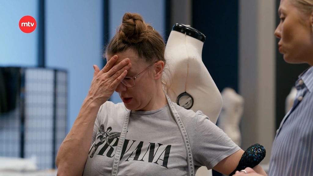 Suvi tuskailee Muodin huipulle -ohjelmassa.