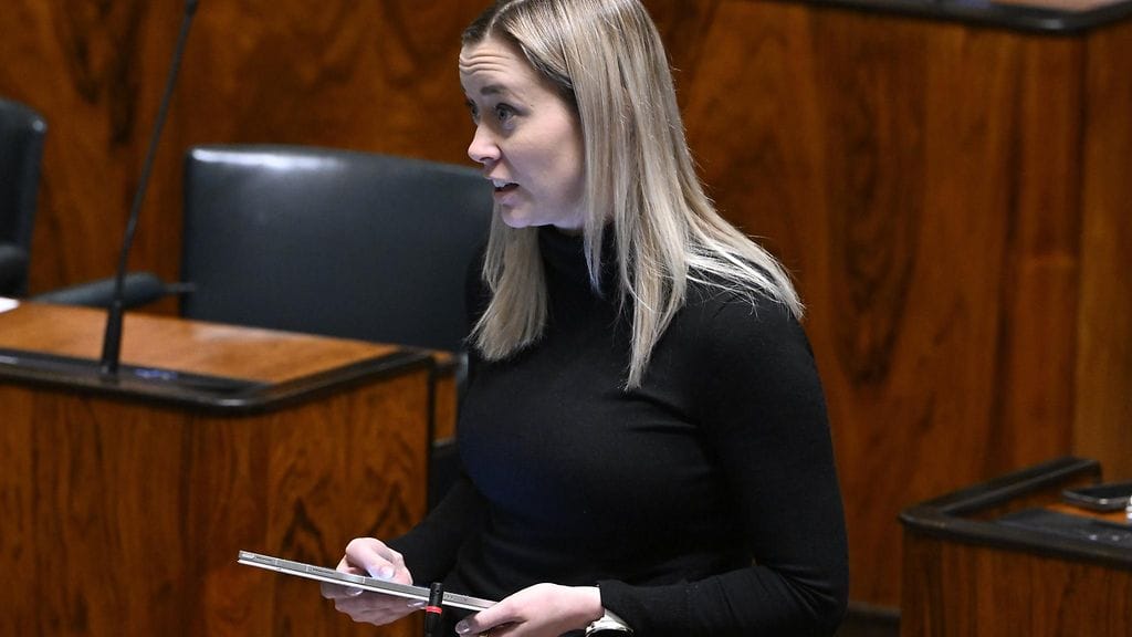 Vihreiden puheenjohtaja Sofia Virta arvioi, että hallitusta motivoi uudistushalua enemmän tarve päästä näyttämään ay-liikkeelle kaapin paikkaa.