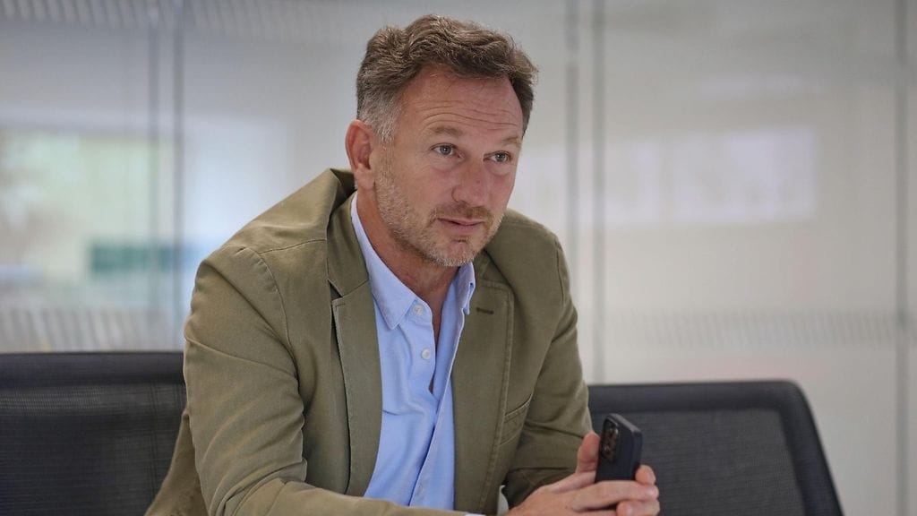 Christian Horner kohtasi median Red Bullin uuden auton julkistustilaisuudessa.