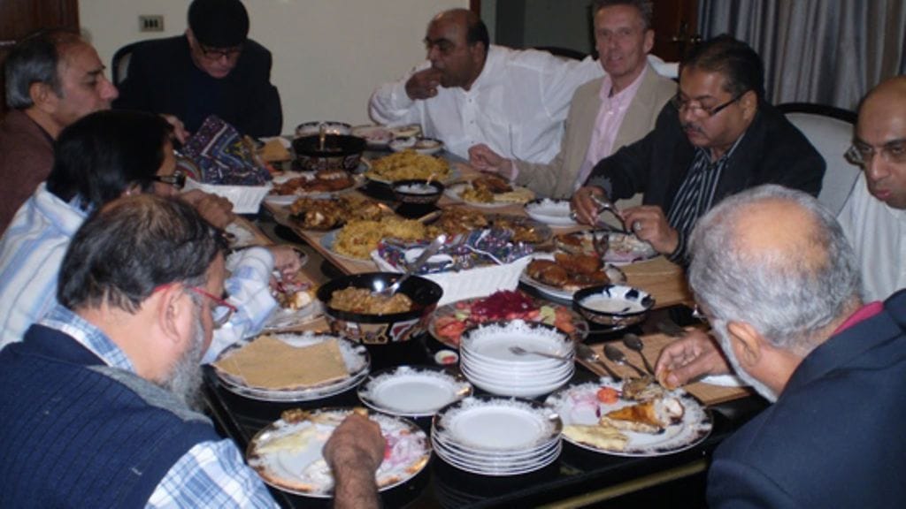 Jouluaaton illallisella ystävän kotona ei näkynyt kinkkua, alkoholia ja naisia.