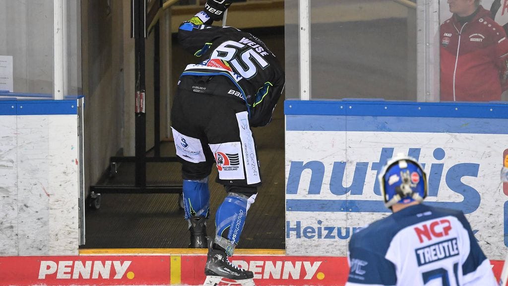 Fischtown Pinguinsin Christian Wejse joutui jättämään kaukalon 26. tammikuuta Saksan DEL-liigan ottelussa Nürnberg Ice Tigersia vastaan.